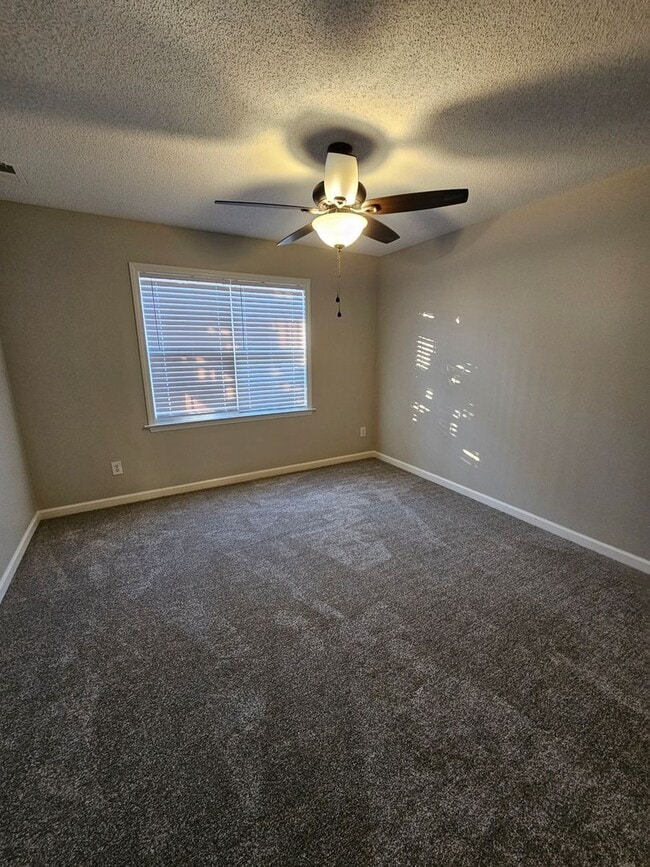 Building Photo - 2 BR Condo in Thomasville!
