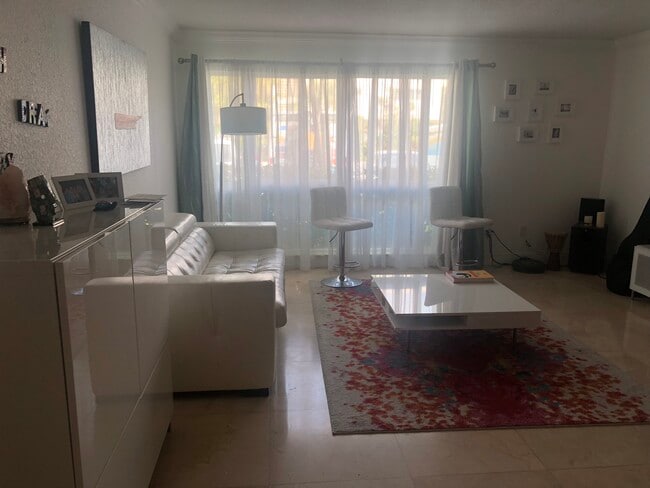 Building Photo - 9971 W Bay Harbor Dr