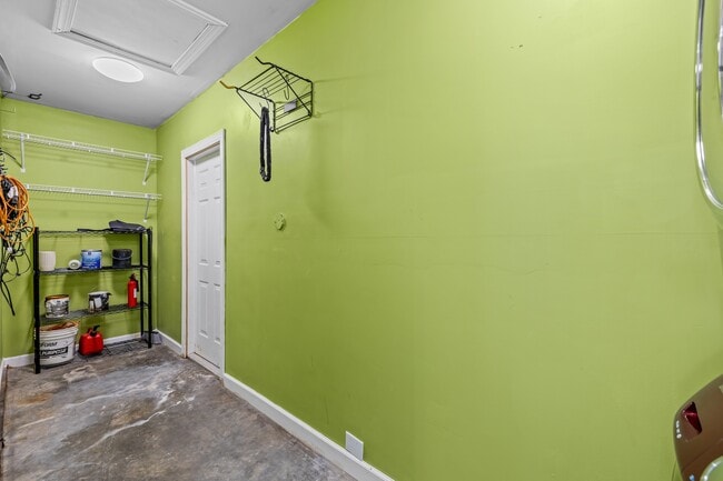 Building Photo - 2115 Bellaire Ave