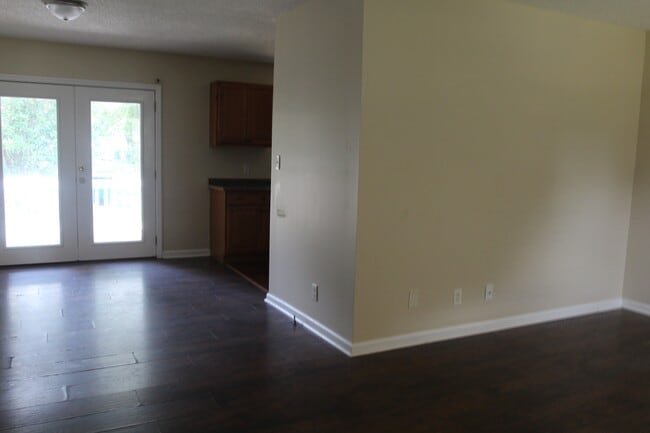 Building Photo - 1403 Greenbrier Ct