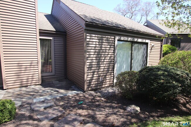 Building Photo - 53 Hollister Way N