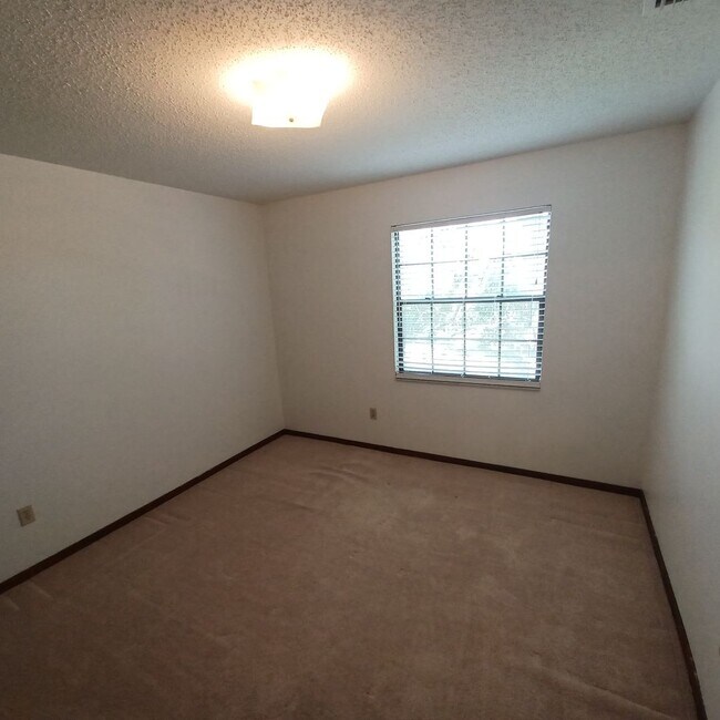 Building Photo - 2295 Foxwood Dr