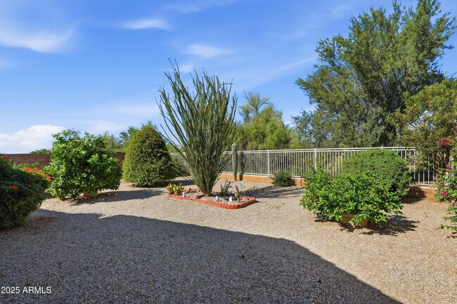 Building Photo - 4626 E Thorn Tree Dr