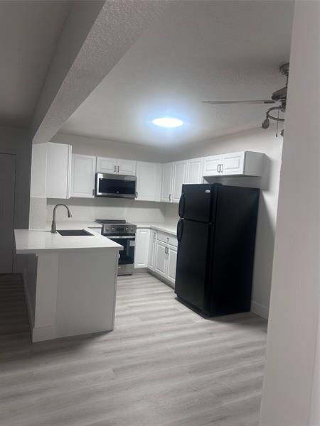 Building Photo - 450 Palm Cir W