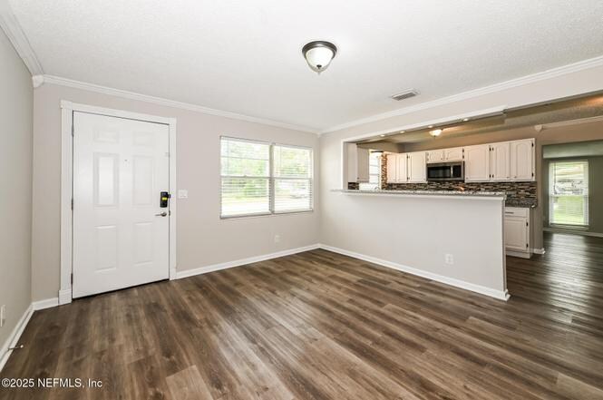 Building Photo - 10198 Luana Dr N