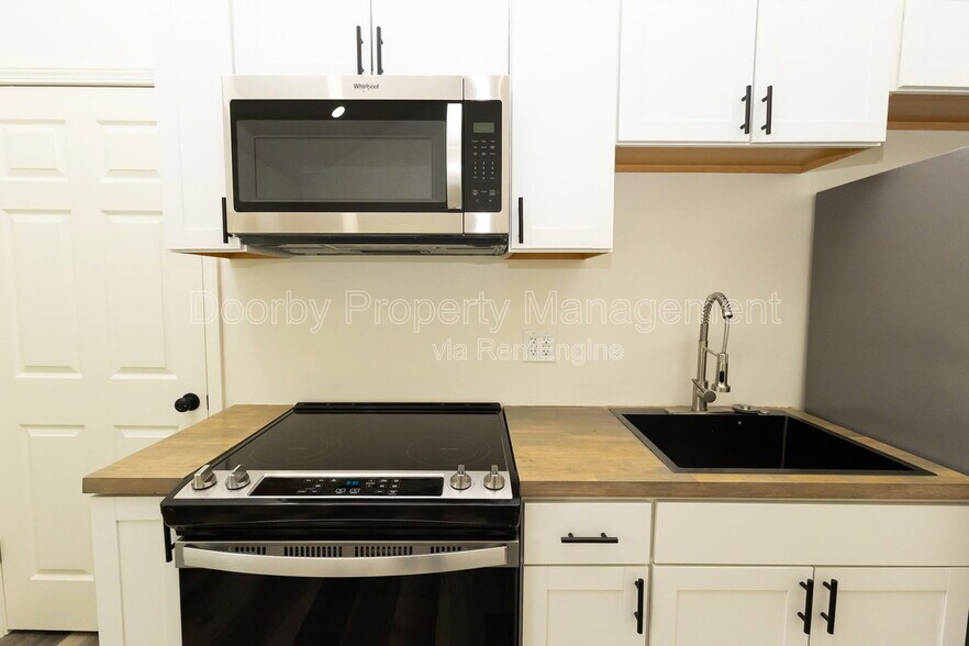 Building Photo - 5640 US-41