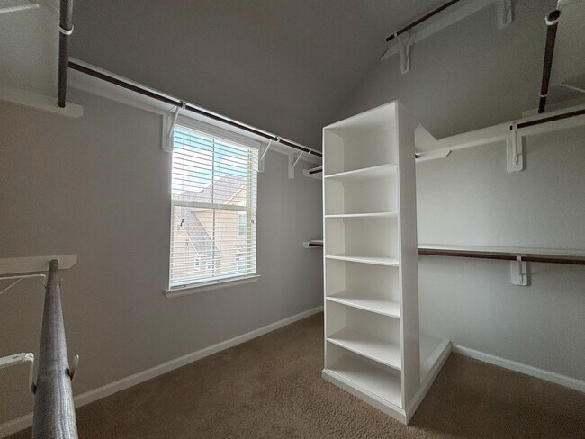 Building Photo - 9611 Knights Station Dr
