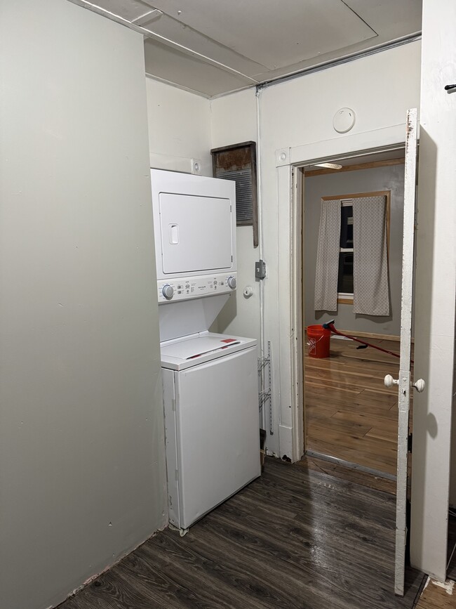 Building Photo - 117 E Hibbing Ave