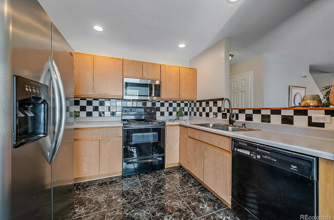 Building Photo - 8865 Meade Ct