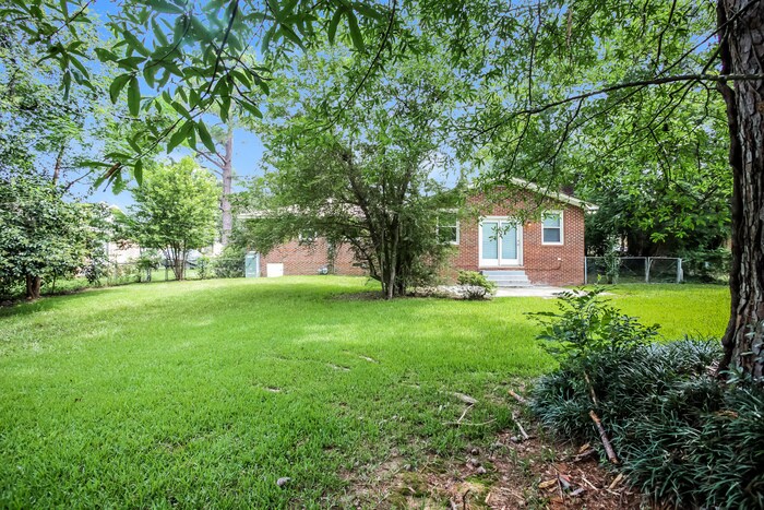 Building Photo - 7812 Burdell Dr