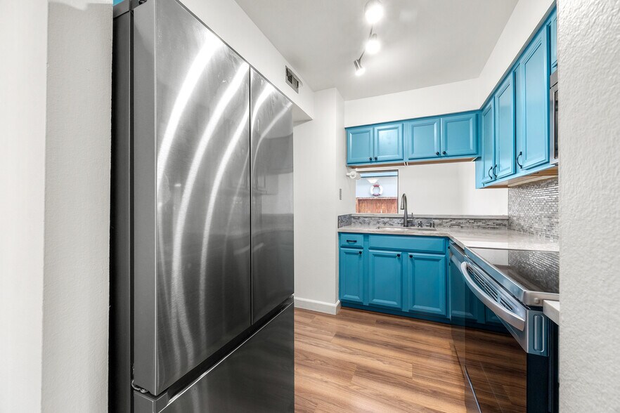 Building Photo - 1925 46th Ave