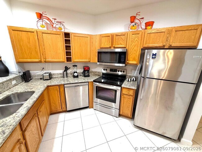 Building Photo - 8000 Carnoustie Pl