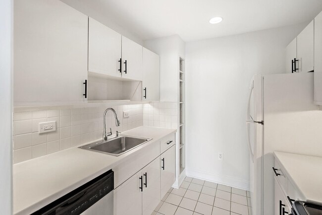 Building Photo - 110 Shearwater Ct E