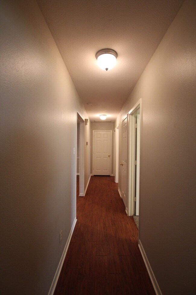 Building Photo - Langley Westminster Duplex