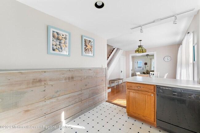 Building Photo - 1211 Ocean Ave N