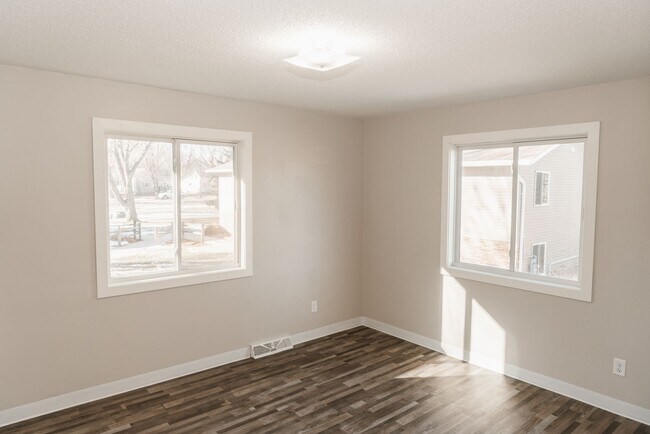 Building Photo - Marshall Commons 1003