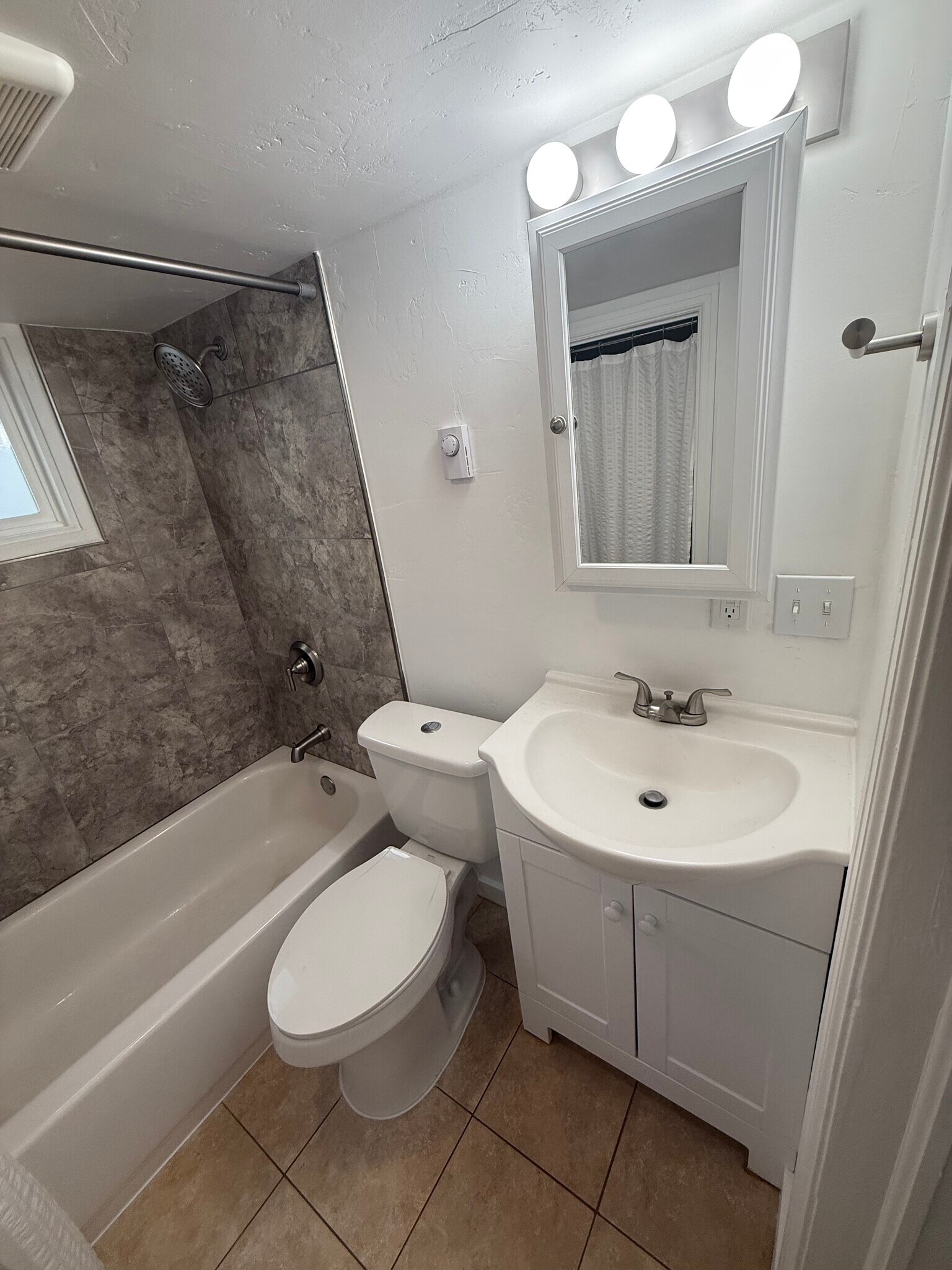 Building Photo - 311 N Broadway St