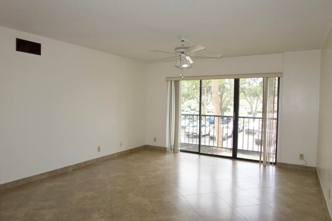 Building Photo - 208 Foxtail Dr