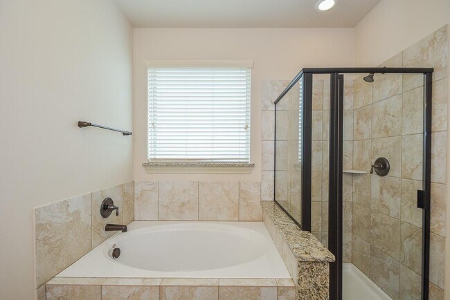 Building Photo - 2414 Argos Dr