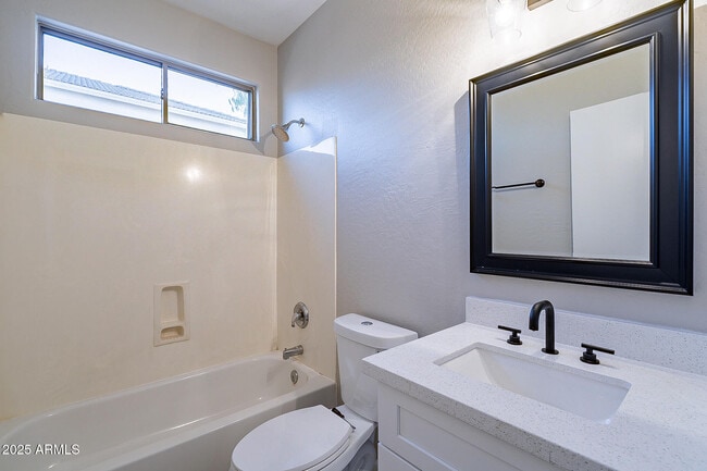 Building Photo - 12614 W Earll Dr