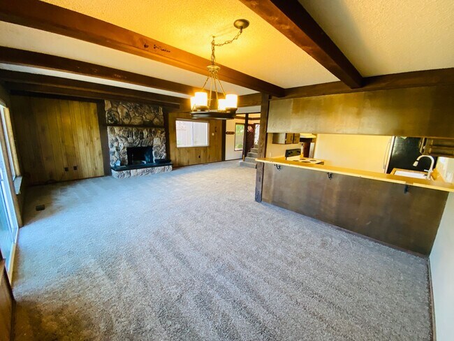Building Photo - 3 bed 3 bath house for rent in the Tahoe Keys