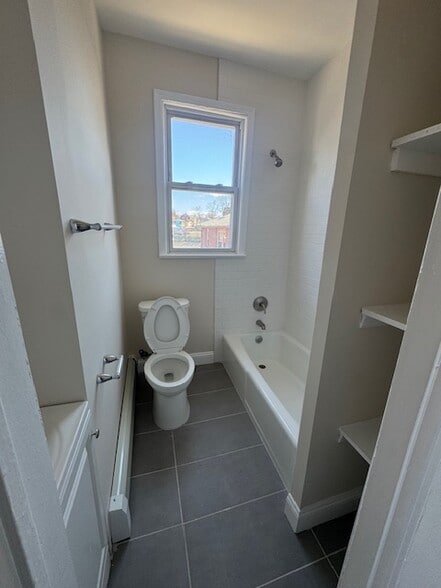 Building Photo - 92 Maple St