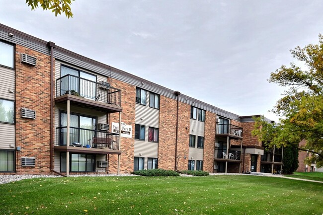 Fargo, ND Pacific Park Apartments | Exterior - Pacific Park II