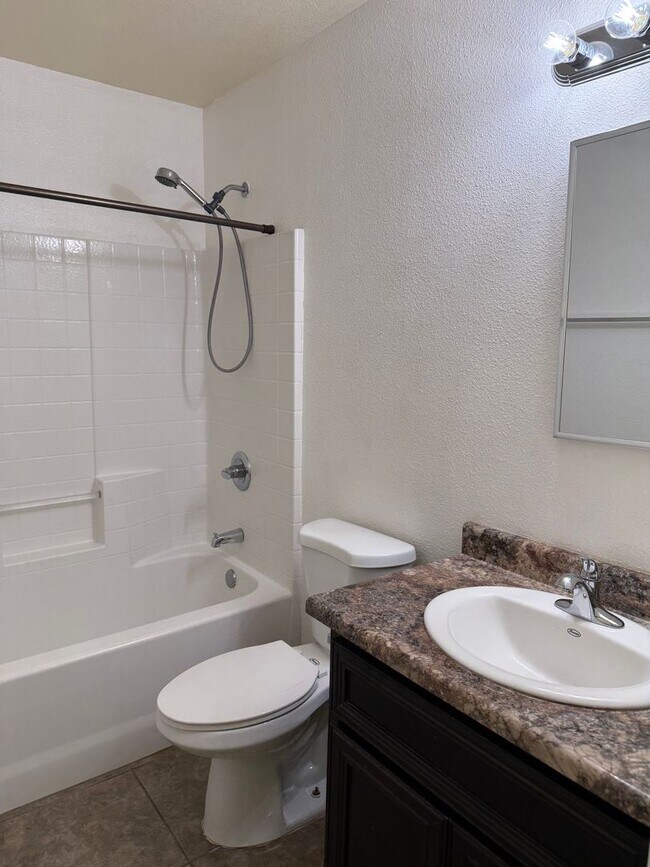 Building Photo - Solar Home for Rent