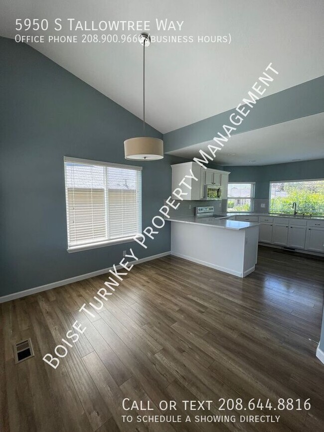 Building Photo - 5950 S Tallowtree Way