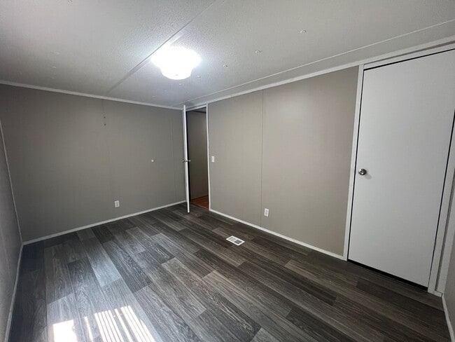 Building Photo - 295 Sawgrass Ct