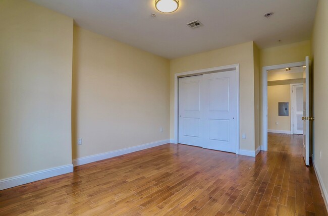 Building Photo - 4401 BERGENLINE Ave