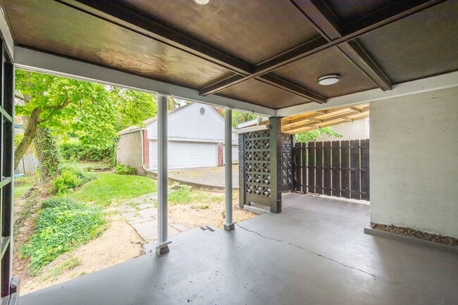 Building Photo - Stunning 5 bedroom home in McKeesport available July 1!