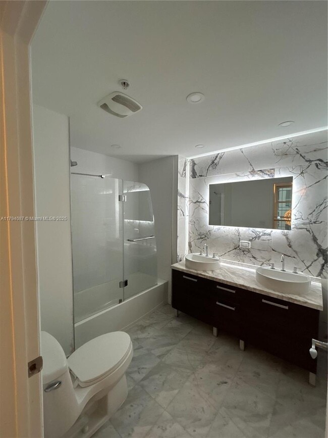Primary Photo - 244 Biscayne Blvd