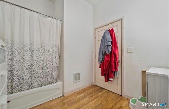 Building Photo - 325 Lafayette St