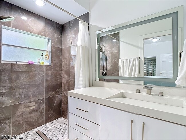 Building Photo - 10735 San Tropez Cir