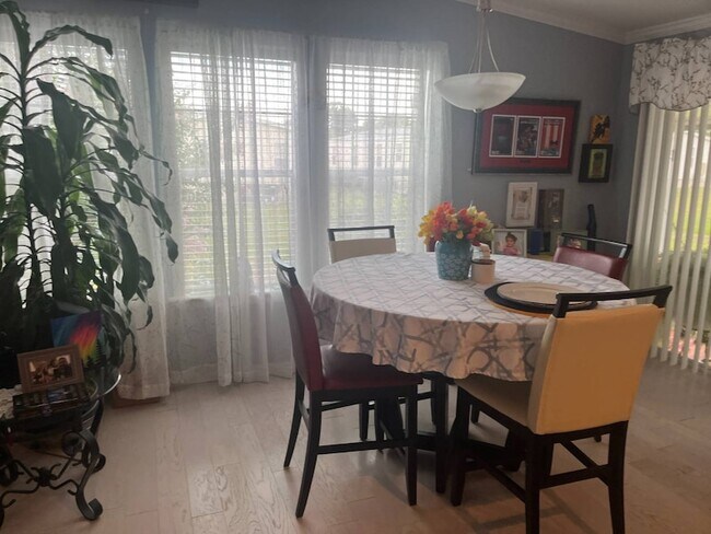 Building Photo - 5904 SW 59th Ln