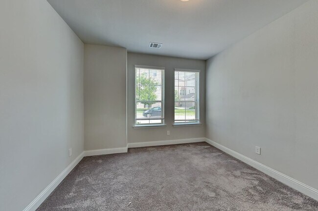 Building Photo - 2232 Palomino St
