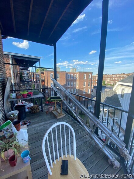 Building Photo - 19 Long Ave