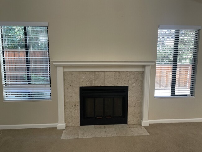 Building Photo - "Charming 3-Bedroom Townhouse with Spacious 1,725 Sq Ft Layout in Martinez, CA – Your Perfect Hom...