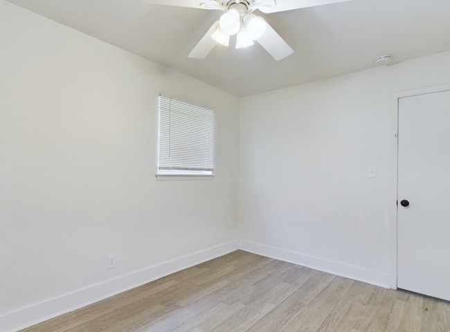 Building Photo - 15411 Barat Ave