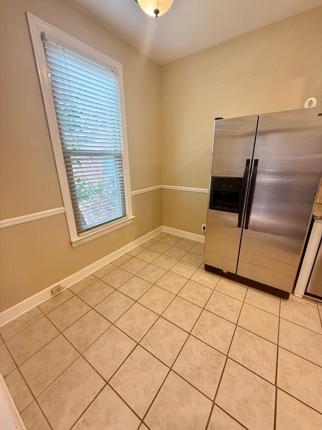 Building Photo - Green Hills living at its best. 2 BR 2.5 B...