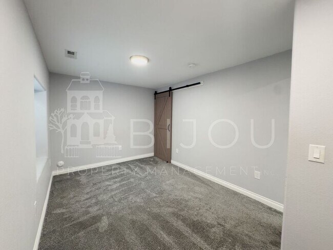 Building Photo - 1234 Chelsea Village Heights