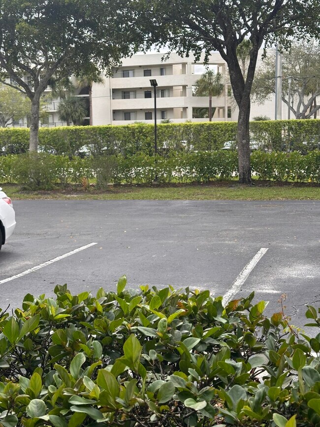 Building Photo - 6698 10th Ave N