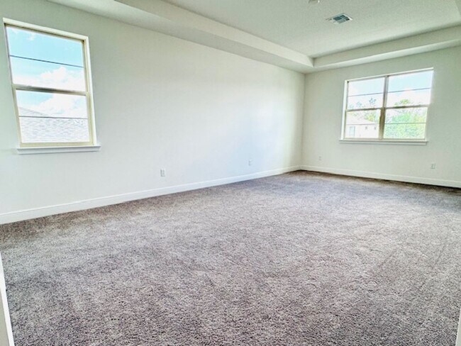 Building Photo - Home For Rent In Saint Cloud with 5 Bedroom/3 Baths