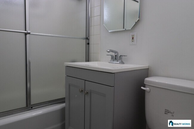 Building Photo - Charming 3-Bed Home