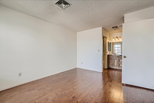 Building Photo - Central Spring Valley Condo Close to Shopping and Parks