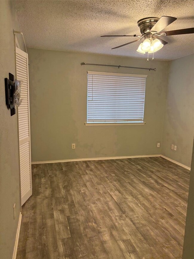 Building Photo - 317 W William Cannon Dr