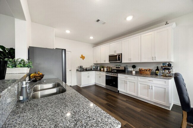 Building Photo - 25927 Chicory Dr