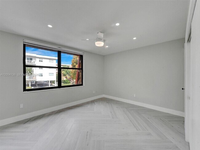 Building Photo - 3744 NE 167th St