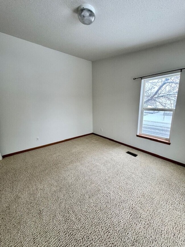 Building Photo - 3 Bedroom 2 Bathroom Modular